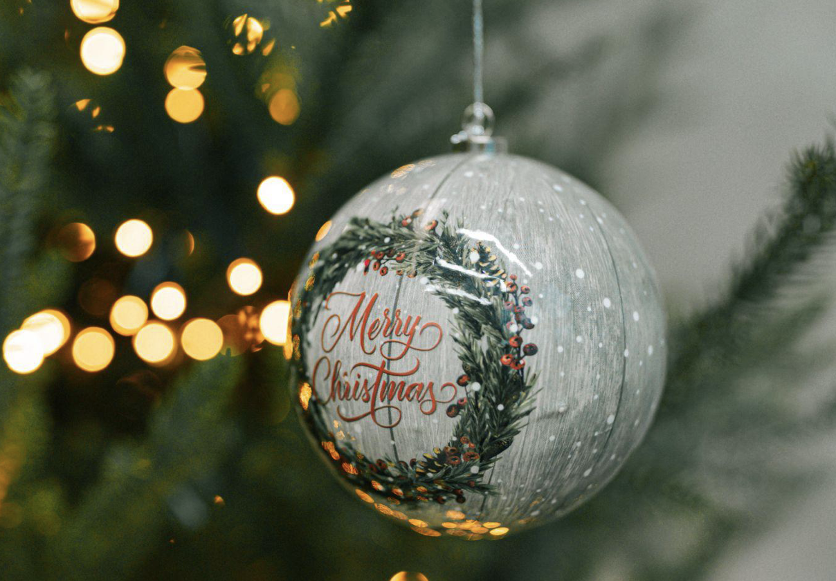 Choosing Full Artificial Christmas Trees & Lighted Toppers